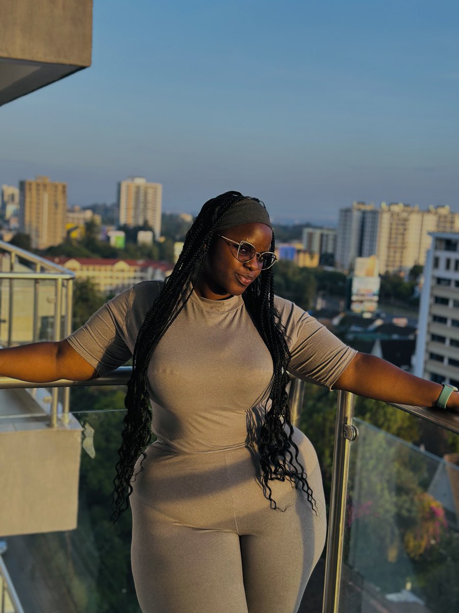 BeccaAquarian's tweet image. Your 3slides 🌚🩶
#sundayvibes