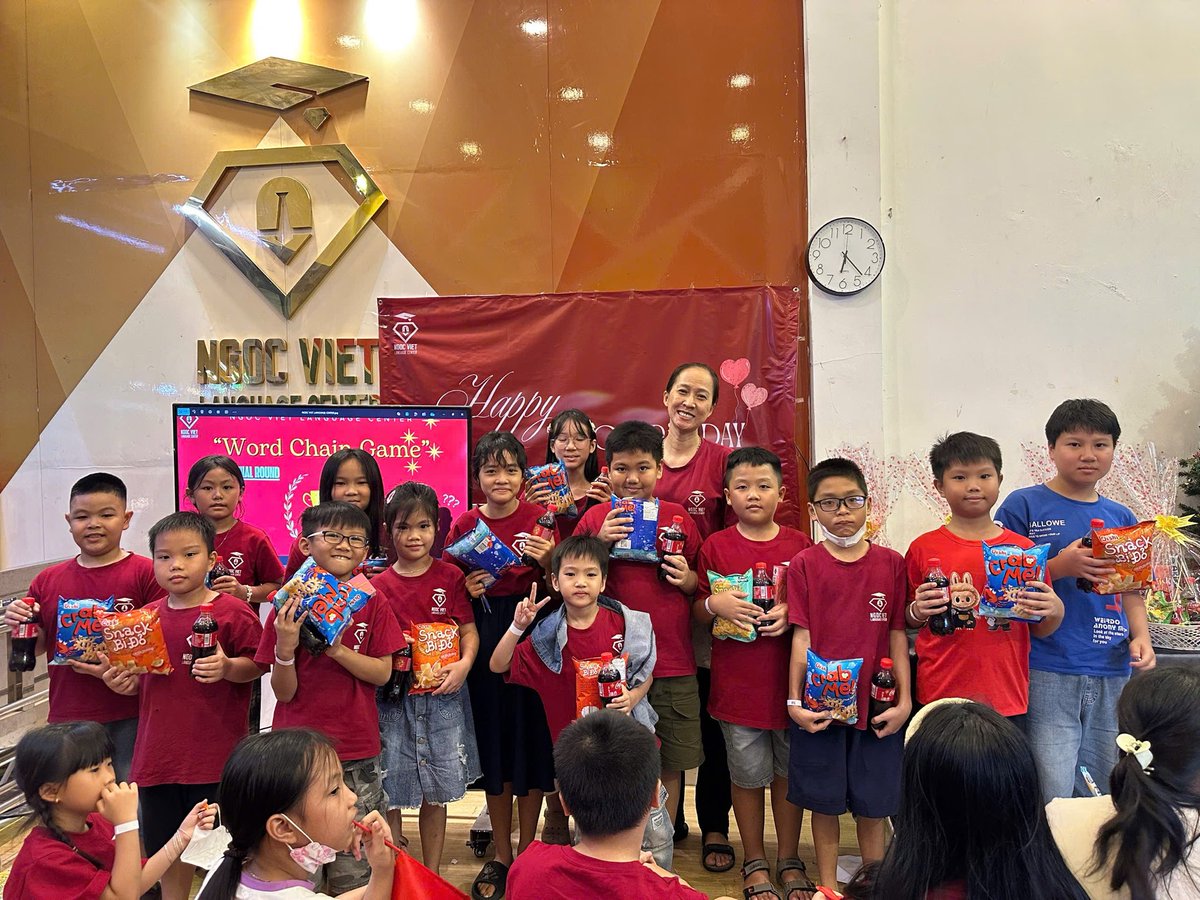 pbnrosa's tweet photo. PEAK OF ALL PEAKS! 🌟
The kids are super confident – super adorable – super serious and super talented!!
#happywordchaingame
#ngoaingungocviet
#happyteachersday
#NovemberIssue /2025” https://t.co/OXrjUzb5Cu