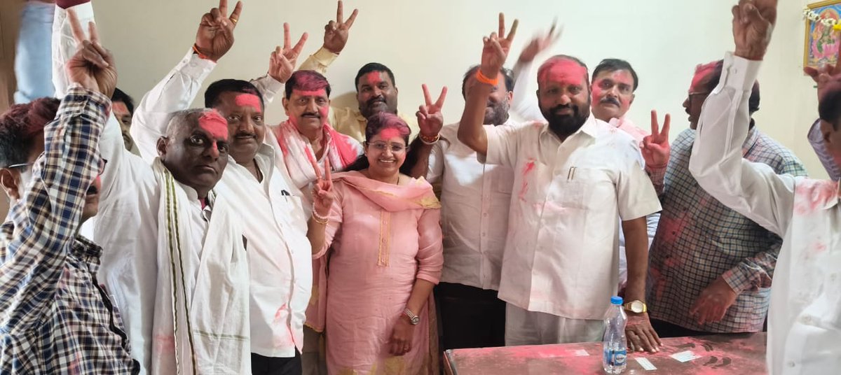 GitteJayshree's tweet photo. परळी नगरपालिका निवडणुकीत प्रभाग ११ ब या जागेवर बिनविरोध विजय झाला.
उपमुख्यमंत्री‌ एकनाथजी शिंदे,आमचे बंधू आ.धनंजय मुंडे,भगिनी मंत्री पंकजाताई मुंडे,विजयाचे शिल्पकार प्रा.टि.पी.मुंडे सर व सर्व महायुतीच्या नेत्यांची आभारी आहे..
@mieknathshinde
@Pankajamunde 
@dhananjay_munde https://t.co/WwBkPDbTbX