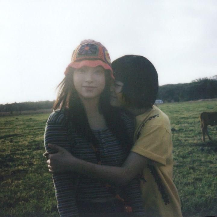 retrokki's tweet image. one thing about haerin and hanni is that they’ll always end up in each other’s arms