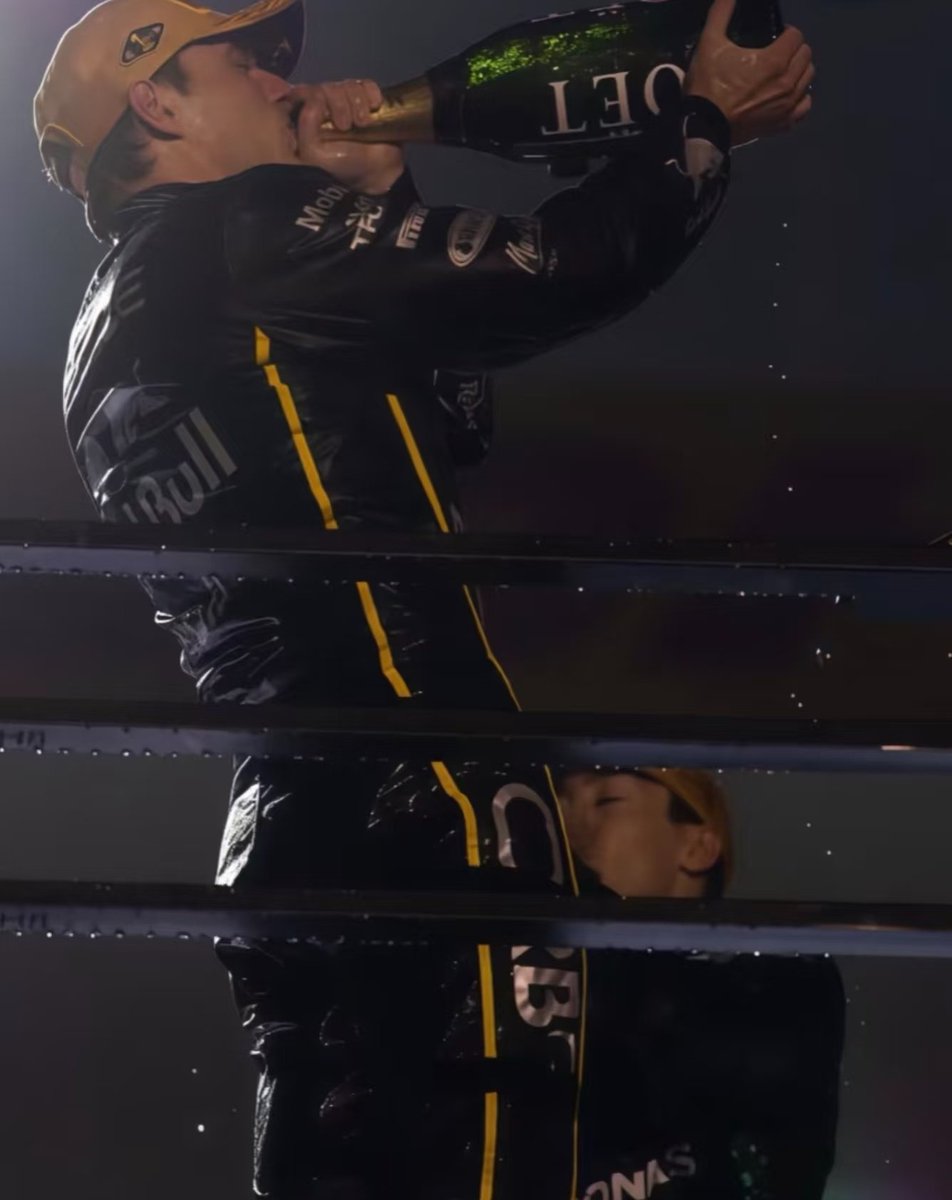 laxyandra's tweet image. ???? HELPPPP THIS ANGLE IS SO ILLEGAL 😭💀