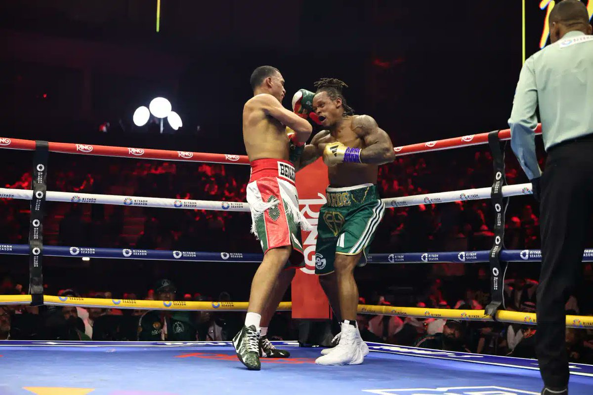 David Benavidez noqueó a Anthony Yarde en siete rounds y confirmó por qué es el “Monstruo Mexicano”, dominando con combinaciones demoledoras antes de anunciar su salto al peso crucero en 2026.
#Boxeo #NoticiasBoxeo #BoxingStuds #DavidBenavidez #AnthonyYarde #BenavidezYarde