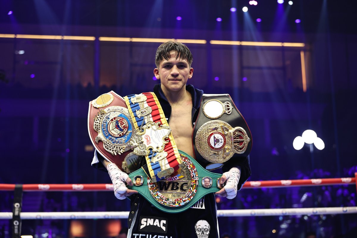 Jesse "Bam" Rodriguez (23-0, 16 kos) de apenas 25 años ha ganado 7 titulos en 2 divisiones:
* OMB y FIB y The Ring peso Mosca
* AMB, OMB, CMB, y The Ring Super Mosca 
Ha hecho todos los méritos para ser considerado uno de los mejores boxeadores libra x libra. En que puesto lo