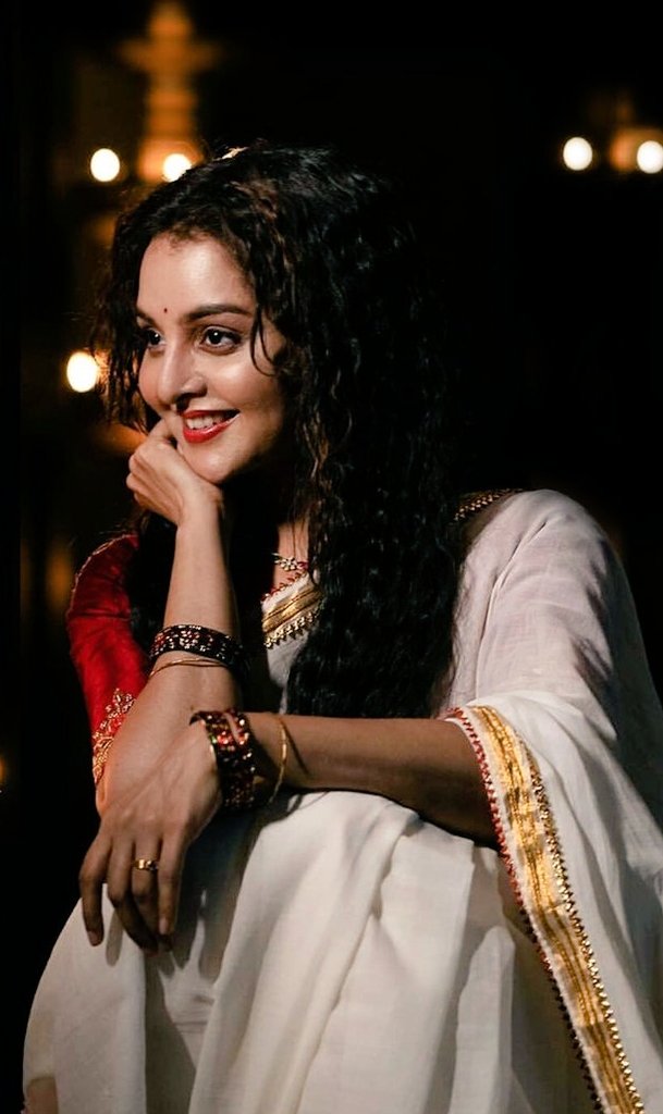 #दिल से निकली बातों का
शायद यही #असर होता है 
जवाब #मिलें न मिलें
दिल थोड़ा #हल्का ज़रूर होता है...!!!

#रोशनी🧚‍♂️