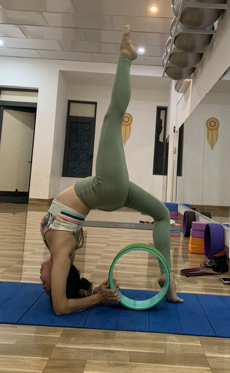 thuyan010624's tweet image. Có những khoảnh khắc trên thảm mà ta cảm nhận lưng mình không chỉ đang mở ra, mà trái tim mình cũng mở cùng. Đó là hành trình quay trở về bên trong, nơi ta đối diện những co cứng, tổn thương, giới hạn, và rồi dịu dàng vượt qua chúng.

🌿 LỢI ÍCH CỦA CÁC TƯ…