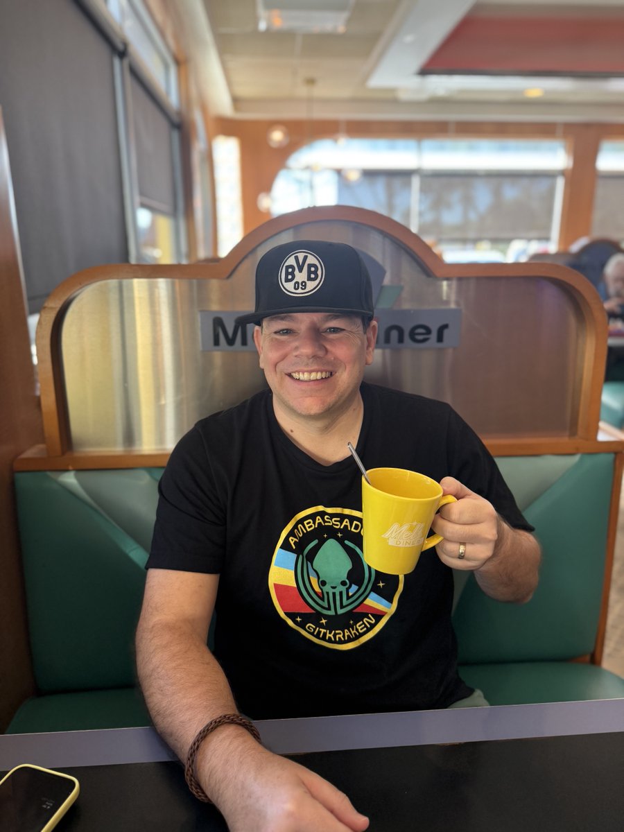 hflickster's tweet image. Thanks to ⁦@GitKraken⁩ for the swag! Representing at our local diner and getting ready for the day!