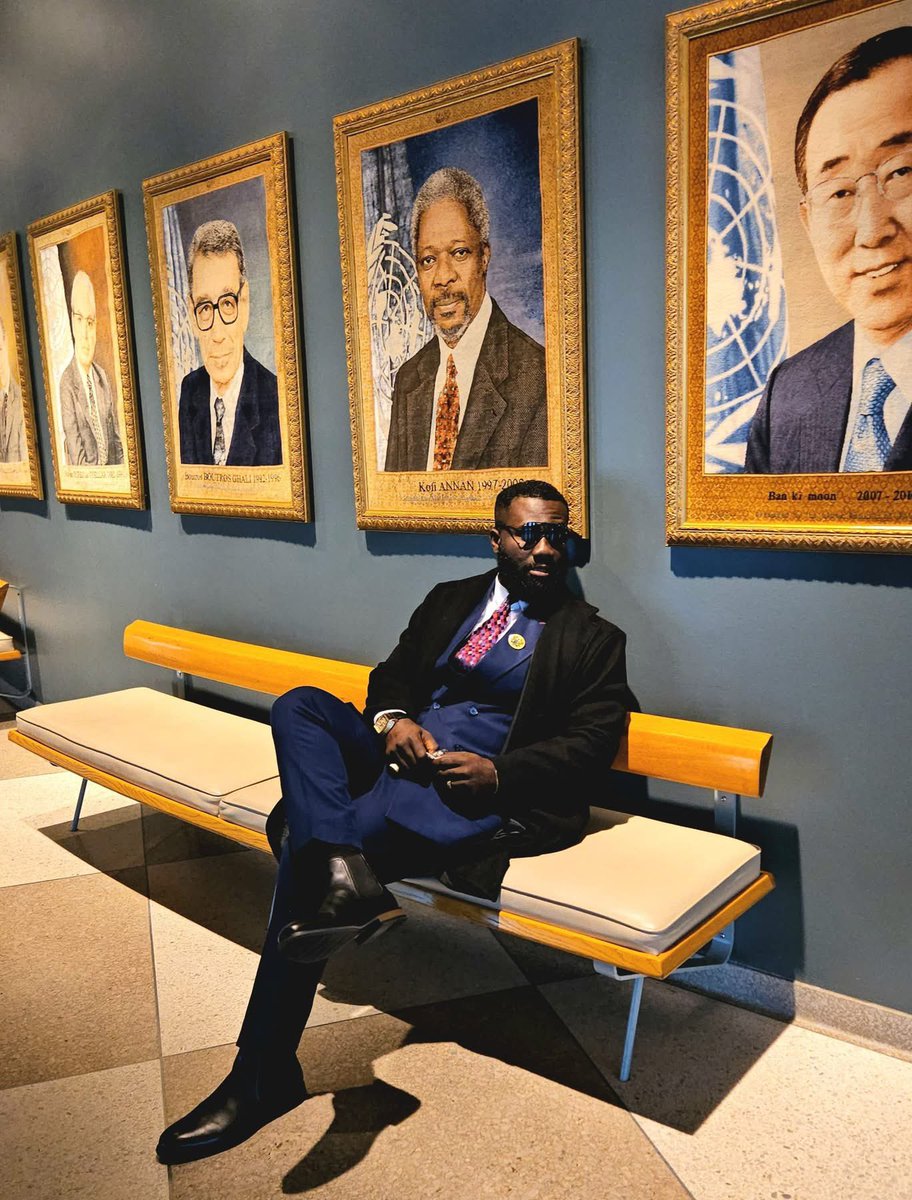 ForTheRecordsGh's tweet image. Okatakyie Afrifa-Mensah  writes ✍️

 In the quiet of that moment, seated beneath the frame of Kofi Annan, I felt the weight of legacy and the call of responsibility.  

As I journey through life, I carry with me the lessons of service, integrity, and love for humanity that the…