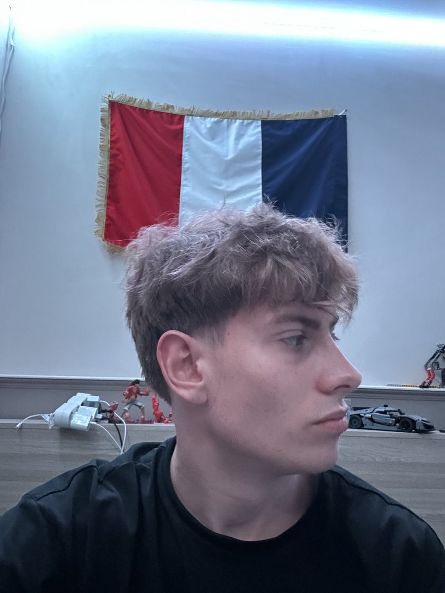 rptgld's tweet image. mais j’te mog pourquoi tu l’ouvres 😭🫵🏻