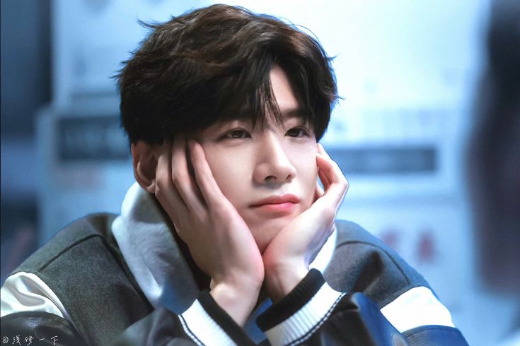 VoiceOfChahat's tweet image. Since it is writer Zhu Yi&apos;s universe so #SangYan&apos;s cameo is a must. 😉

Not him rejected girls most cruelly.

#BaiJingting #WhenImeetTheMoon #TheFirstFrost