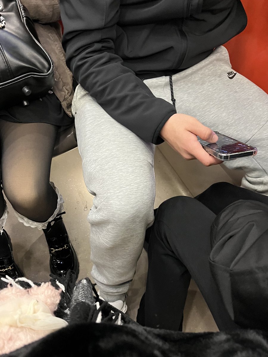 louxmoo tweet media