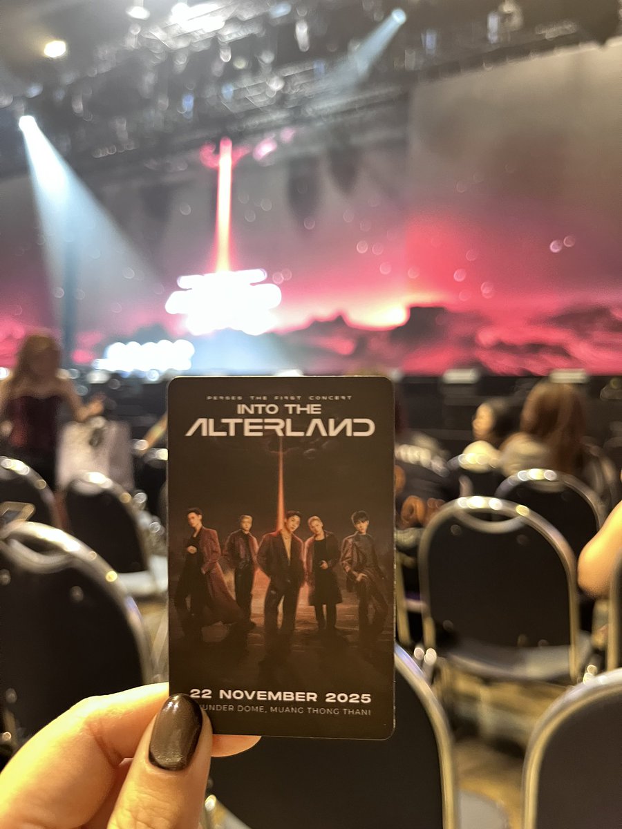 95_amkps's tweet photo. Dream had come true.
Need to go back to reality. (Me!)

Every drop of tears is about the happiness, success and touched.

Finally we met in the Wonderland!😇
PERSES &amp; PIECES are family forever and ever. 🙂

Love you guys na~ 👋
#PERSESIntoTheAlterland https://t.co/LsmdusqQLe