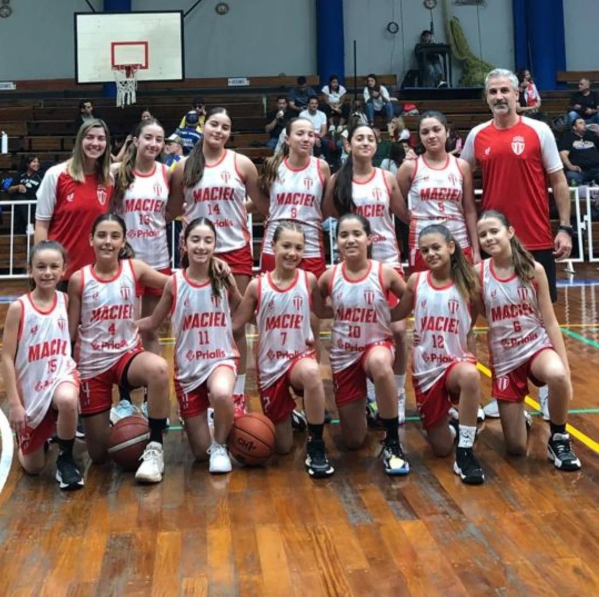 🏀 INTERMEDIAS FEMENINO - U13
Las pibas cayeron ante @centrorecreativobasquet por 75 a 65 en su último partido del cuadrangular final de las intermedias "B" de la <a href="/arbbok/">ARBBOK</a>.
🇦🇹🇦🇹🇦🇹🇦🇹🇦🇹🇦🇹
#ElrojodeMaciel 
#SomosMaciel
#larosarinadebasquet