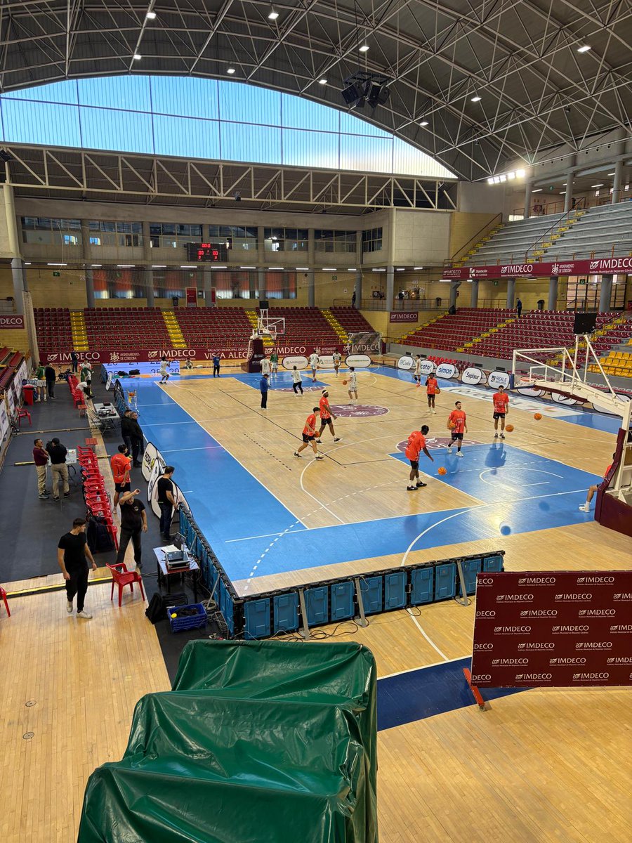 Buenas tardes desde el Palacio de los Deportes de Vista Alegre... hoy nos enfrentamos a las 18h a <a href="/CirculoGijon/">Círculo Gijón Baloncesto</a>  en un horario distinto... pero con nuestra #ZonaDeJuegosCCB cómo novedad... ya están los más pequeños disfrutando de la previa con los alumnos del López Neyra