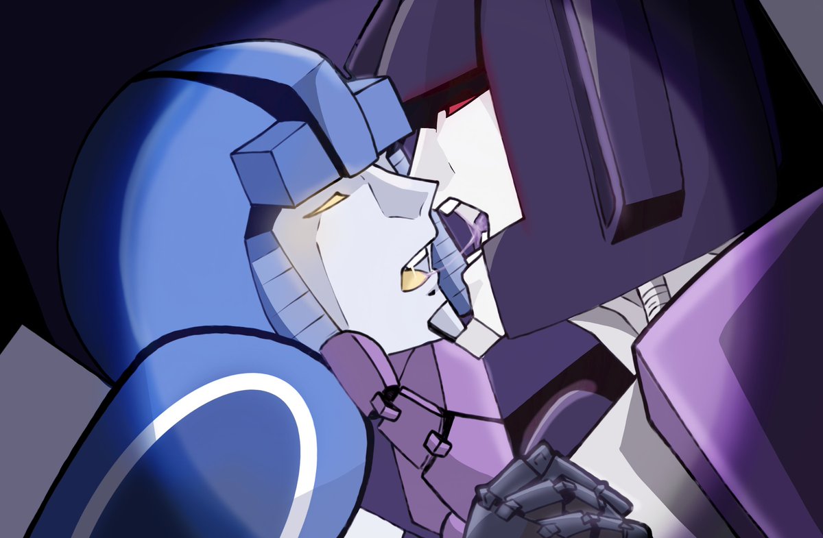 kiss kiss
#spywarp #Transformers