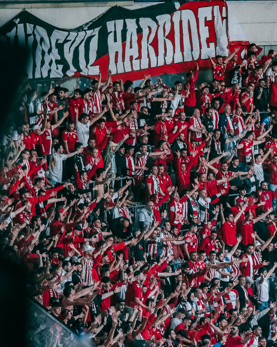 Samsunspor's tweet photo. 📸 Mücadelenin içinden anlar!

Beşiktaş 1 - 1 Samsunspor

📎 Detaylar web sitemizde.
👉 https://t.co/pVbytWEjqw

#BJKvSAM #Samsunspor #AtatürklüArma #FromSamsuntoEurope https://t.co/548v4UvgoU