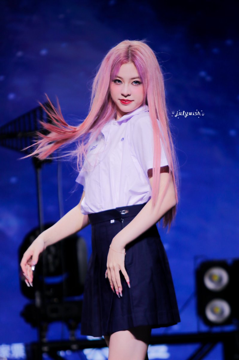 251123  —  📍 广州
Gen1es「GEN1」巡回见面会

ด.ญ.อี้เหมิงรายงานตัว 🫡
( ปล. ชุดที่เตรียมไปเป็นชุดเด็กประถมด้วยซ้ำ )

#EmmaZhu #朱奕萌 🤍🍓
#Gen1es <a href="/Gen1esOfficial/">Gen1es Official</a> 
#Gen1esGEN1FanMeeting