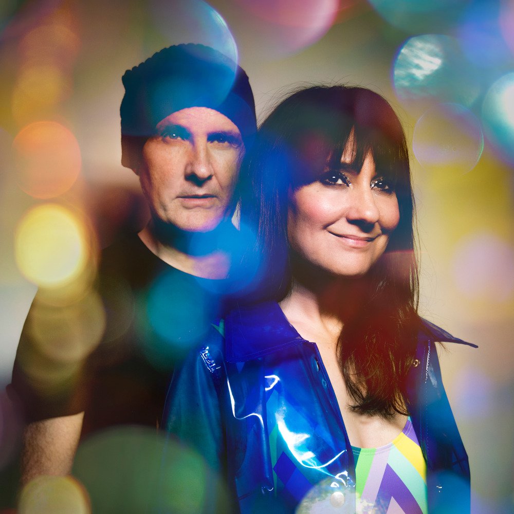 ¿CON CUÁL TE QUEDAS? 🤔

🔄 La oreja de Van Gogh
❤️ Amaral