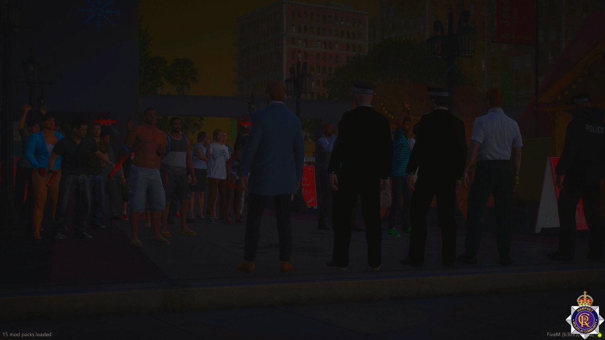 Great to join the Hampset Christmas Light Switch On today! 🎄✨

Hampset Police &amp; Ambulance were represented by the CC, DCC, HAS Director of Operations, and Op PRANCER Bronze Commander, alongside Cllr Simpson from Hampset County Council. A fantastic start to the festive season!