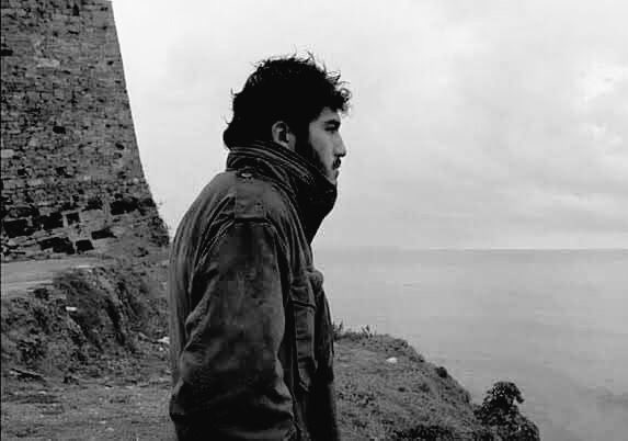 o yol ki her yeri yara bere, bırakmıyor hiçbirimizi.