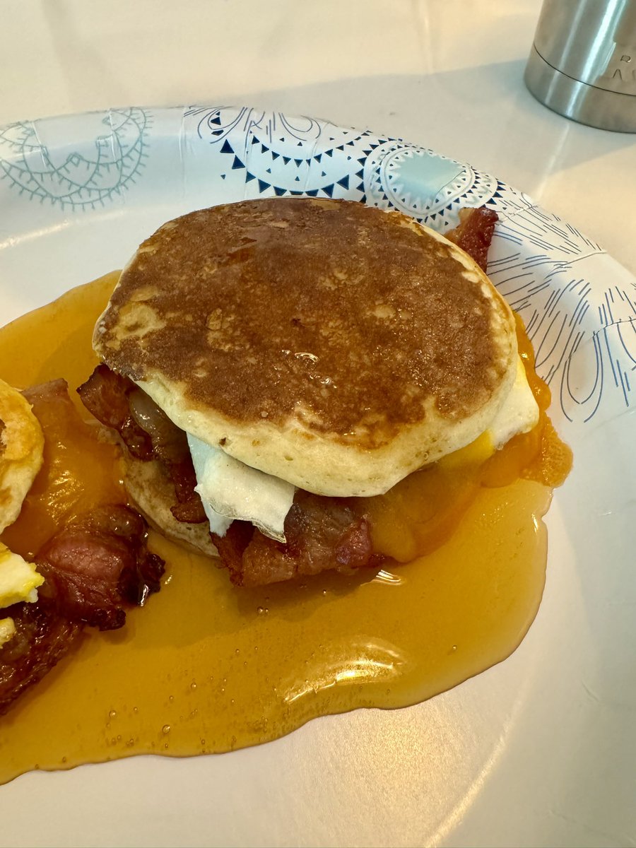 DanModerate's tweet image. McGriddles drowning  = very anabolic