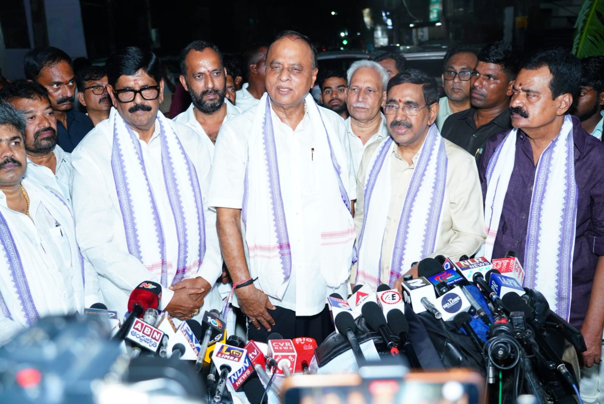 vpr_official_'s tweet image. పురాతన ఆలయాల అభివృధి కూటమి ప్రభుత్వ హయాంలోనే సాధ్యం.

నెల్లూరులోని సంతపేటలో ఉన్న శ్రీ వెంకటమ్మ పేరంటాళ్ళ అమ్మవారి ఆలయ అభివృధి పనుల శంకుస్థాపన కార్యక్రమంలో మంత్రులు ఆనం రామనారాయణరెడ్డి, పొంగూరు నారాయణ గారితో కలిసి పాల్గొన్నాను.

ఆదివారం సాయంత్రం రంగనాయకుల పేటలోని వెంకటమ్మ పేరంటాలు…