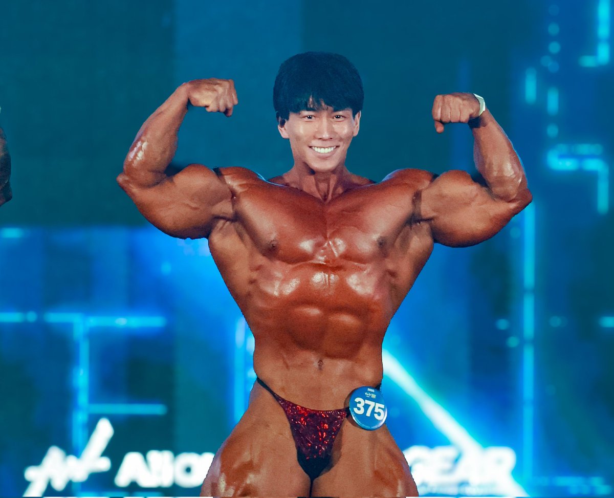 VITUPofficial's tweet photo. 【FWJ】横川尚隆が総合優勝でIFBBプロカード獲得！ 進化したボディでミスターオリンピアへまた前進(VITUP!)
#Yahooニュース
▶https://t.co/ETtelTYwnk https://t.co/MMQviUSHoi