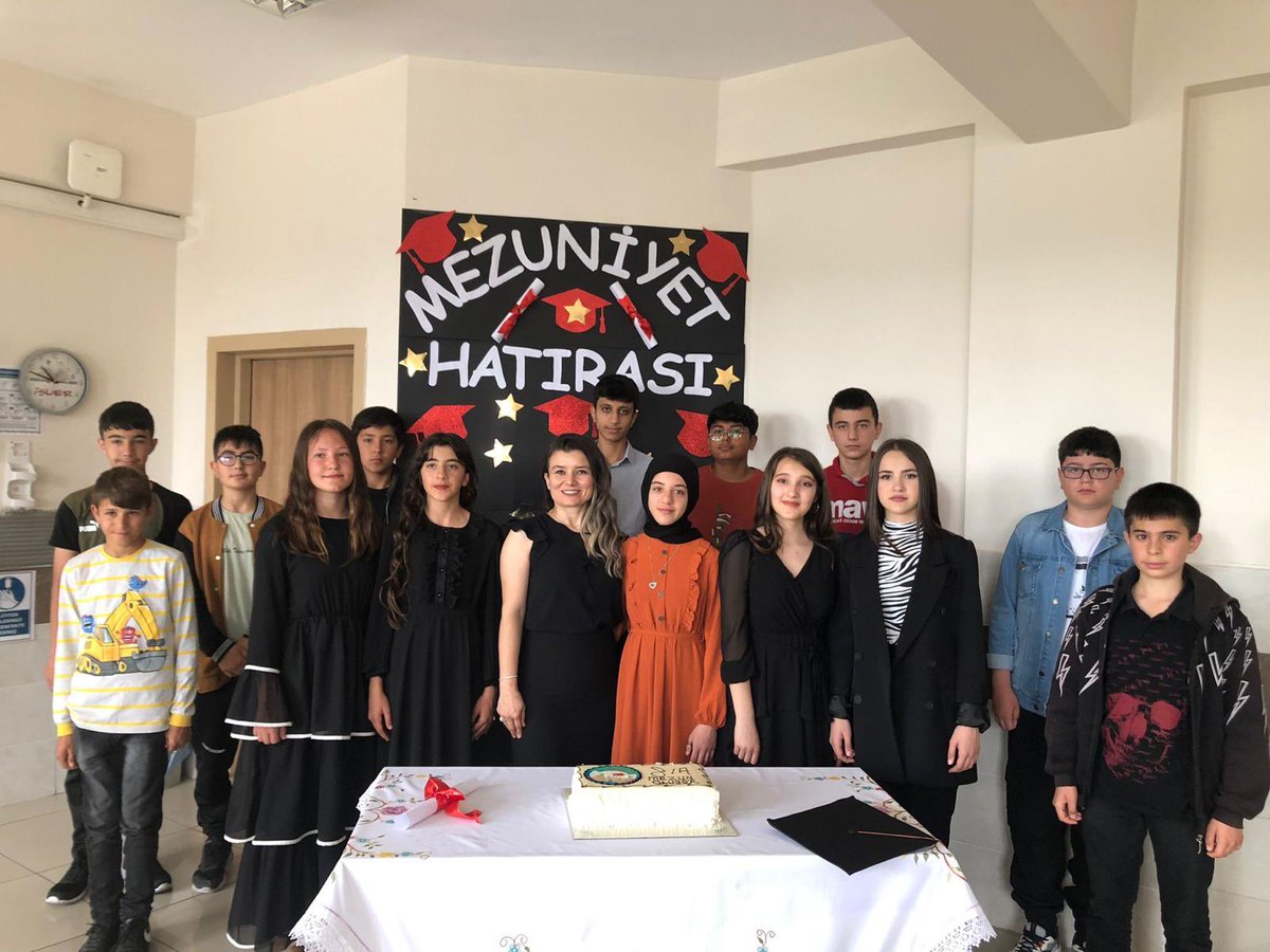 Cat15Temmuz's tweet photo. #HatıranYeter #ÖğretmenlerGünümüzKutluOlsun @nevsehirmem https://t.co/n77qKsNTrF
