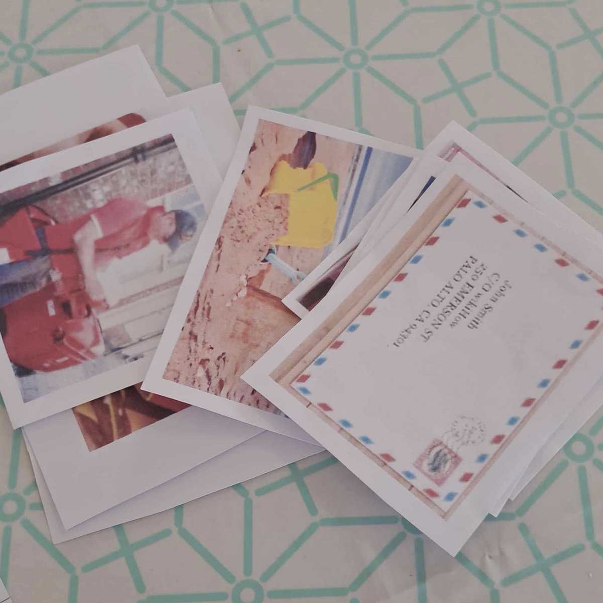 LangwithLodge's tweet image. We enjoy a wide variety of activities at our local day centre including singing, sensory sessions and quizzes. There&apos;s always something going on #FunAndGames #Sensory #Quizzing #Nostalgia