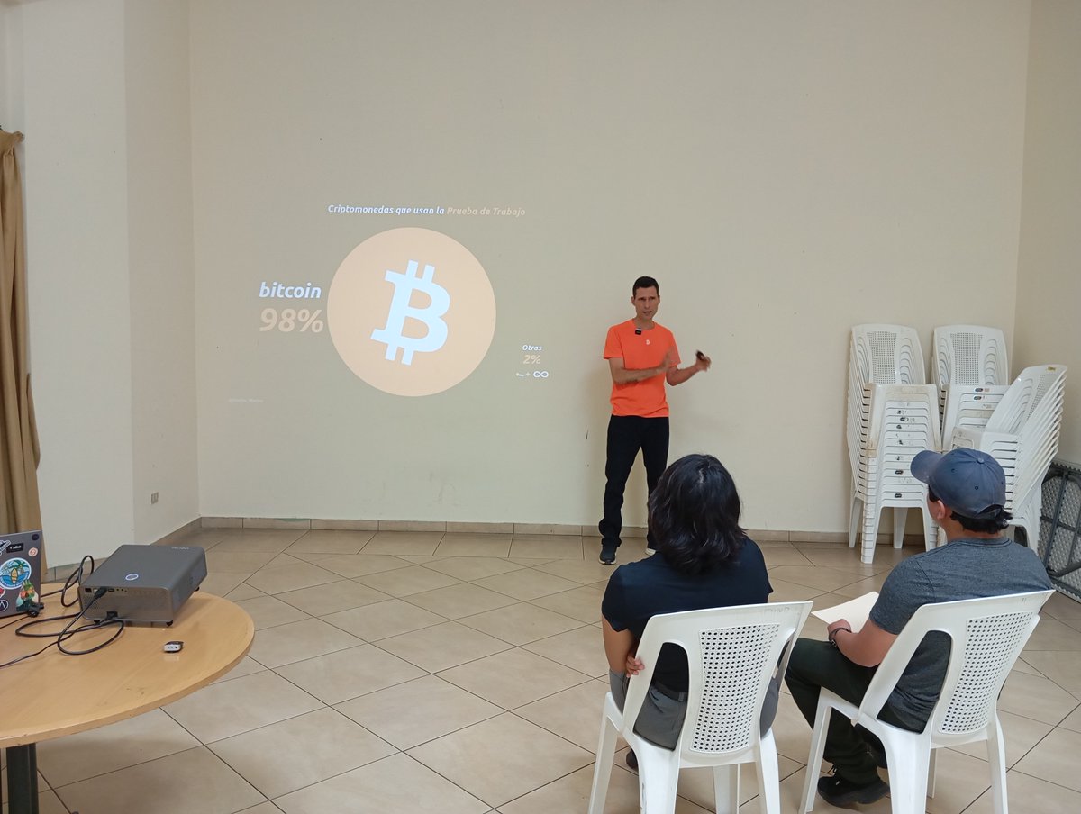 Clase número 12 del curso de Finanzas enfocado en bitcoin dirigido a la comunidad de Ahuachapán en el Centro "Alfredo Espino".    
#sats #bitcoin #btc #ElSalvador #Ahuachapan
Bloque #924848