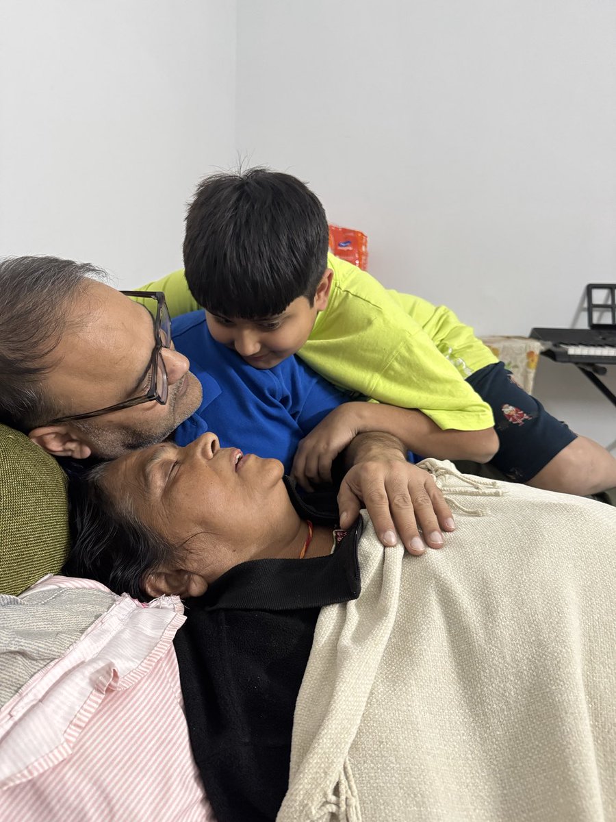 drpragya_shukla's tweet image. My world ❤️