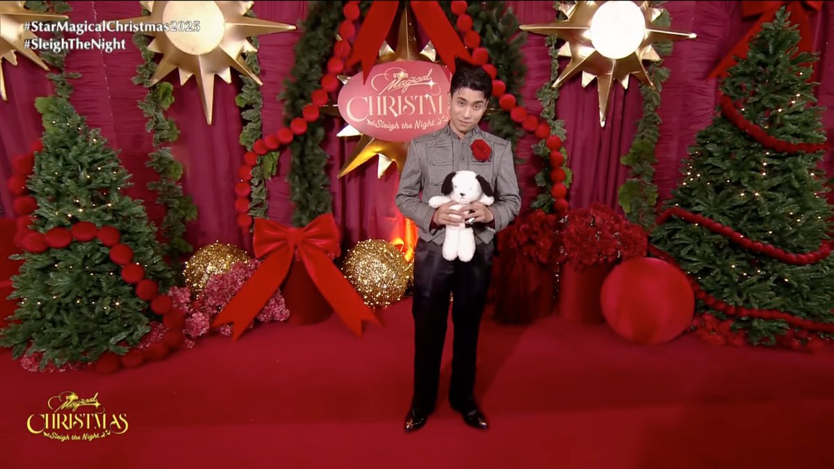 KapamilyaTFC's tweet image. POGING BIG WINNER right here! It&apos;s #BrentManalo! 💞🥰

Catch your fave #StarMagic artists on #StarMagicalChristmas2025 LIVE via Star Magic YT and #iWant! ▶️✨

📸 via Star Magic/ YouTube

#SleighTheNight