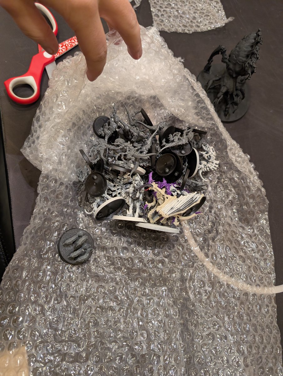 ScreamingGoatMT's tweet image. Ork Newsletter – “Da Boyz Got New Gunz”

Dis week’s WAAAGH update: Da Boyz are loud, da dice are hot, and da trukks go FASTA! 💥
#OrksOf40k #WAAAGH #WarhammerHumor #BigSkyGaming