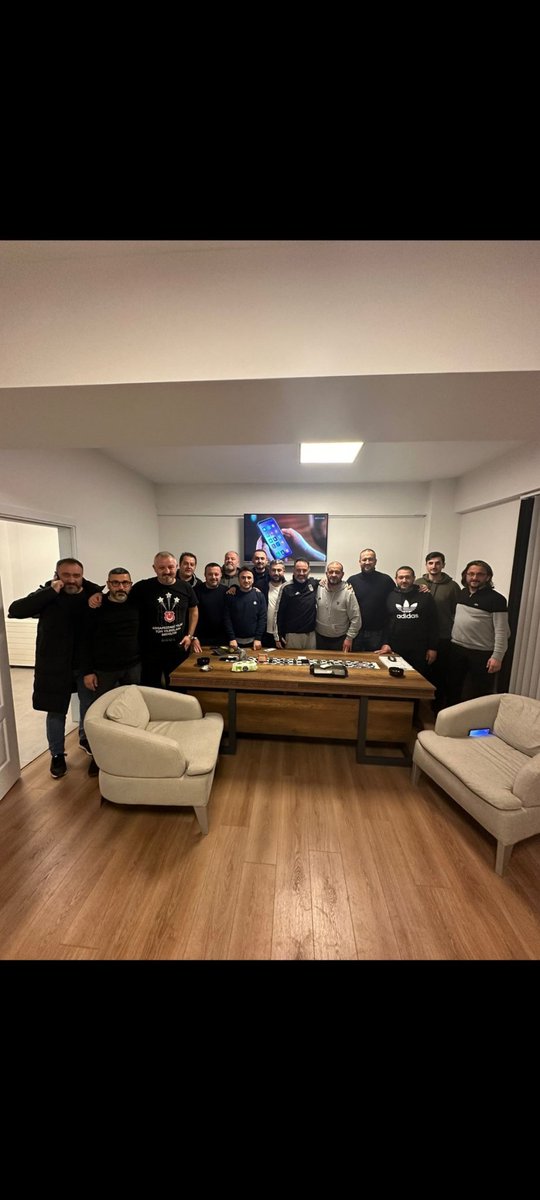 s_d1903's tweet photo. @BjkSakaryabjk  Başkanım abim @boncukozkan ailen ve sevdiklerinle beraber nice mutlu yıllara abi 🦅 https://t.co/gup459uQWa