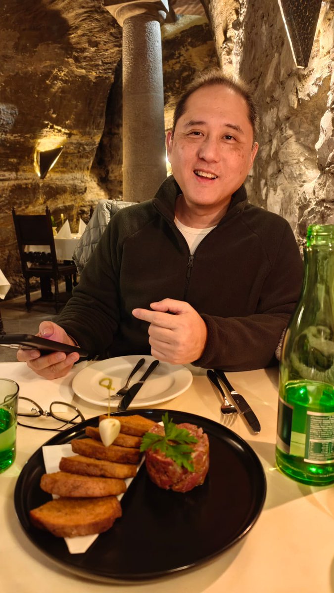 thrutheframe's tweet image. I left #Formnext earlier and went to Prague for a short holiday with my wife. Signed up for the PrusaLab Tour, explored the old town, ate Trdelnik and had a memorial dinner at Na Pekle, a medieval wine cellar restaurant. Heading back home to Singapore. What a great week.