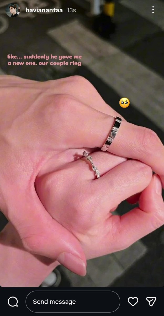 ameratyns's tweet photo. our couple ring https://t.co/MgP67KNwNs