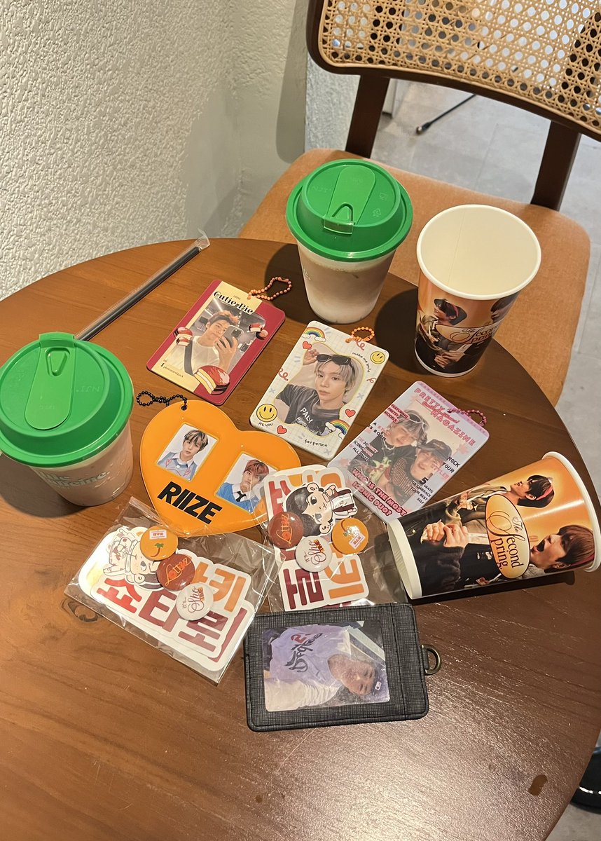 iamutss's tweet image. lottoz birthday cafe event by @2ndspring thank uuu!🧡