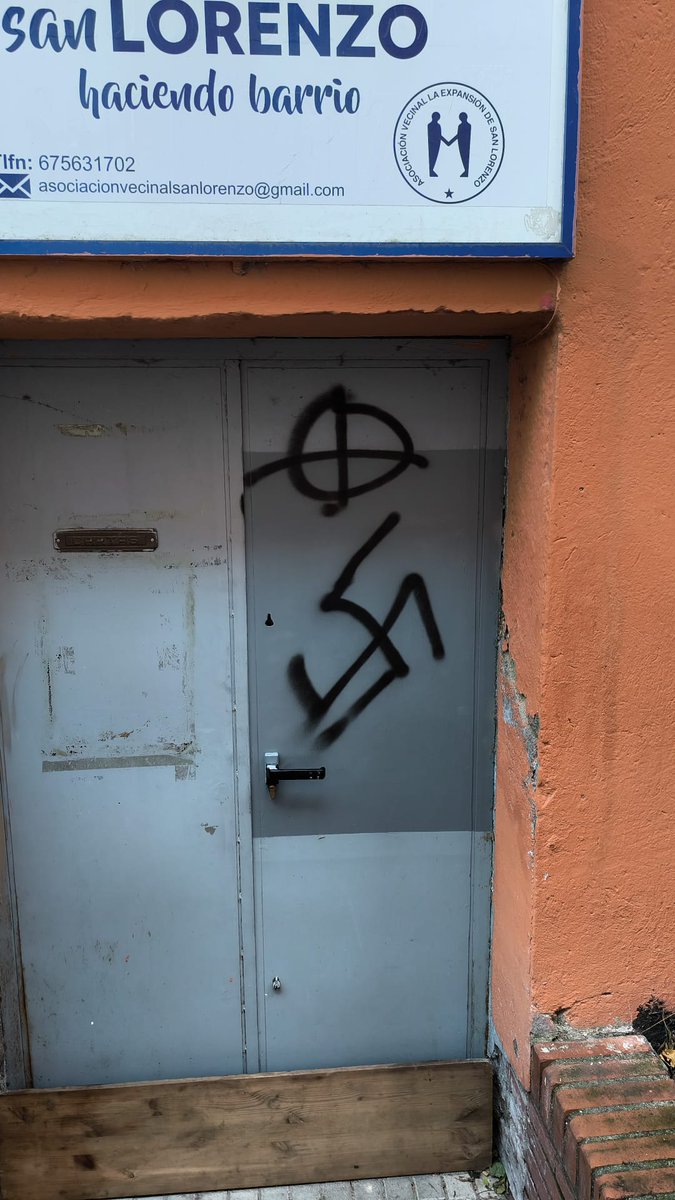 Anoche unos neonazis agredieron a un compañero del Club del Disco de Hortaleza y a varios de los músicos que protagonizaron un concierto en el Centro Social El Nido de la calle Santa Susana, mientras nuestra asociación amanece este domingo con esvásticas por segundo día.