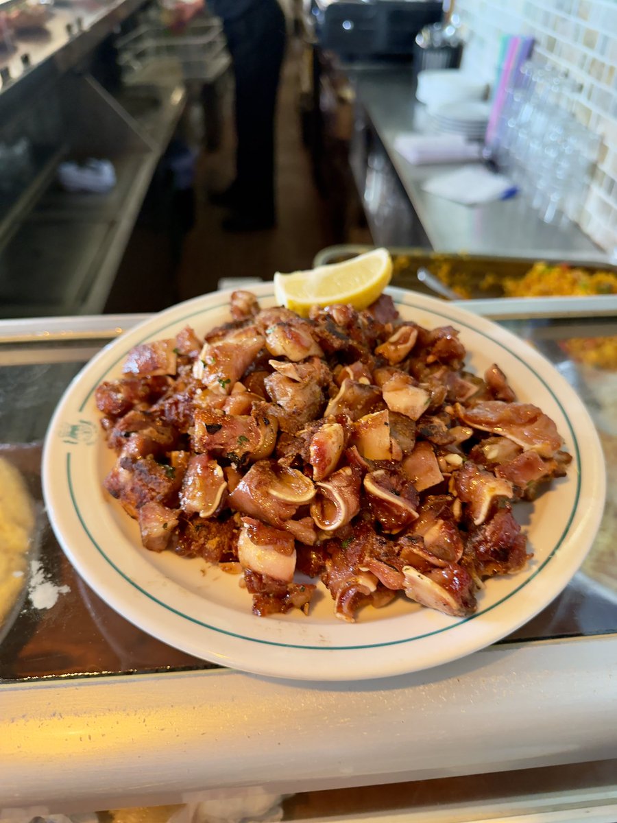 Oreja a la plancha con un poco de limón y a disfrutar.