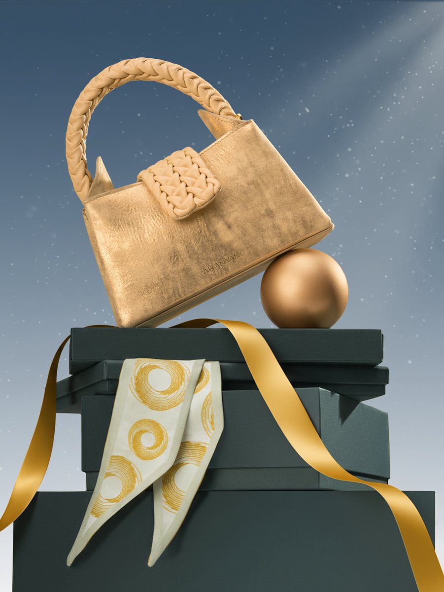 AranyaniRetail's tweet image. A touch of shimmer for the season ahead. The Mira Mini in dusty gold brings a seasonal shine to your holiday outfits.

Explore the holiday edition at our boutique.
zurl.co/J4zVe 

#luxurywithpurpose #aranyaniatelier #holidaybags #christmas