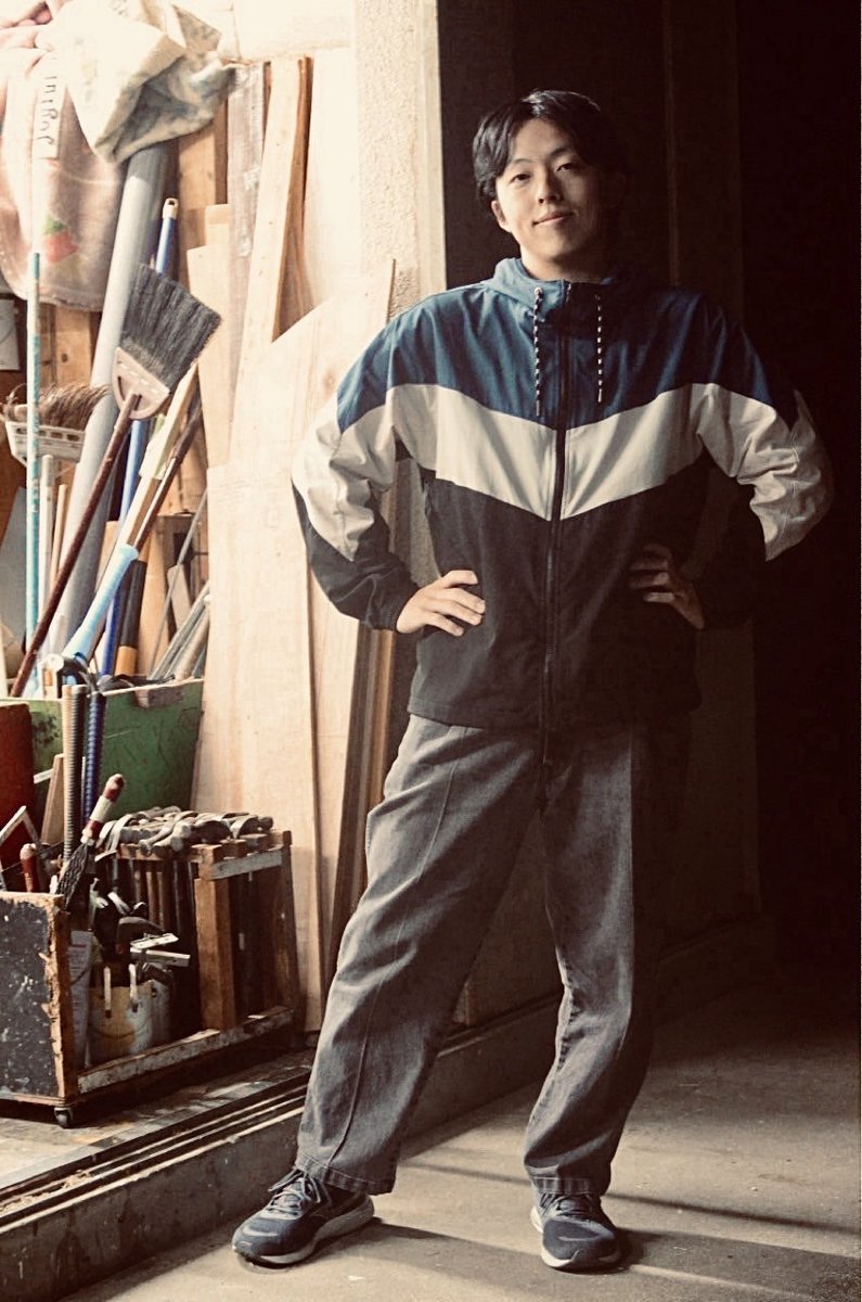 NU_Shinnsei's tweet image. 【役者紹介①】
西島伸太郎役　じう　

柔和な方です。柔らかく穏やかな空気をまとった方で、場を和ませてくれます。その雰囲気が芝居にも自然ににじみ出ています。「西島」としてこのうかうかの寮の調整役として頑張ってくれています。

文責：ウダ

＃劇団新生 ＃うかうかと新生