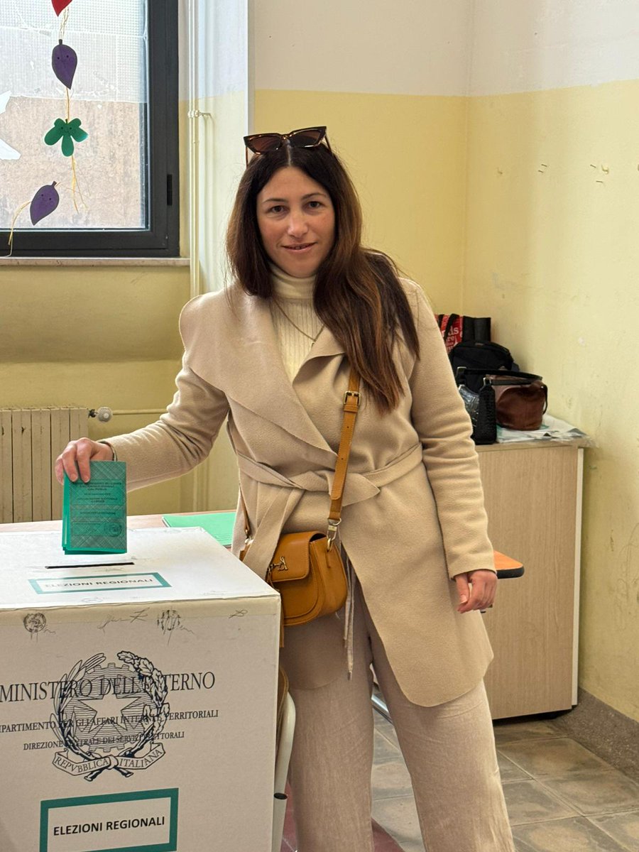 🗳️ Ho votato.
Perché cambiare le cose inizia da un solo passo.
Ora tocca a voi 🇮🇹🖊️📝

#chiarascalzi #regionali2025 #puglia #elezioniregionali #scriviScalzi

🇮🇹📝 Il 23 e il 24 crocia il simbolo di Fratelli d'Italia e scrivi SCALZI