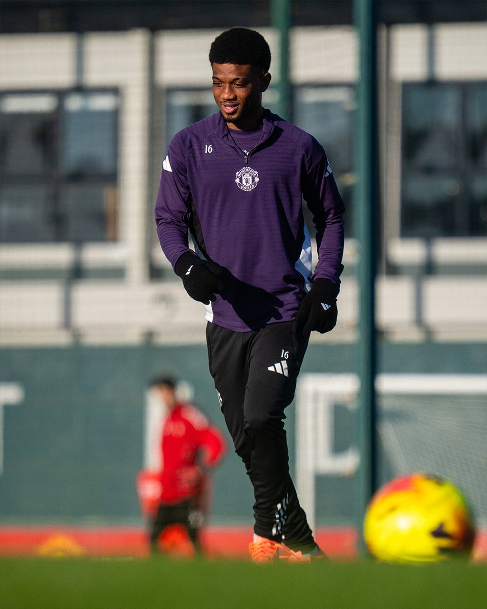 ManUtd's tweet image. Straight to it, lads 👊