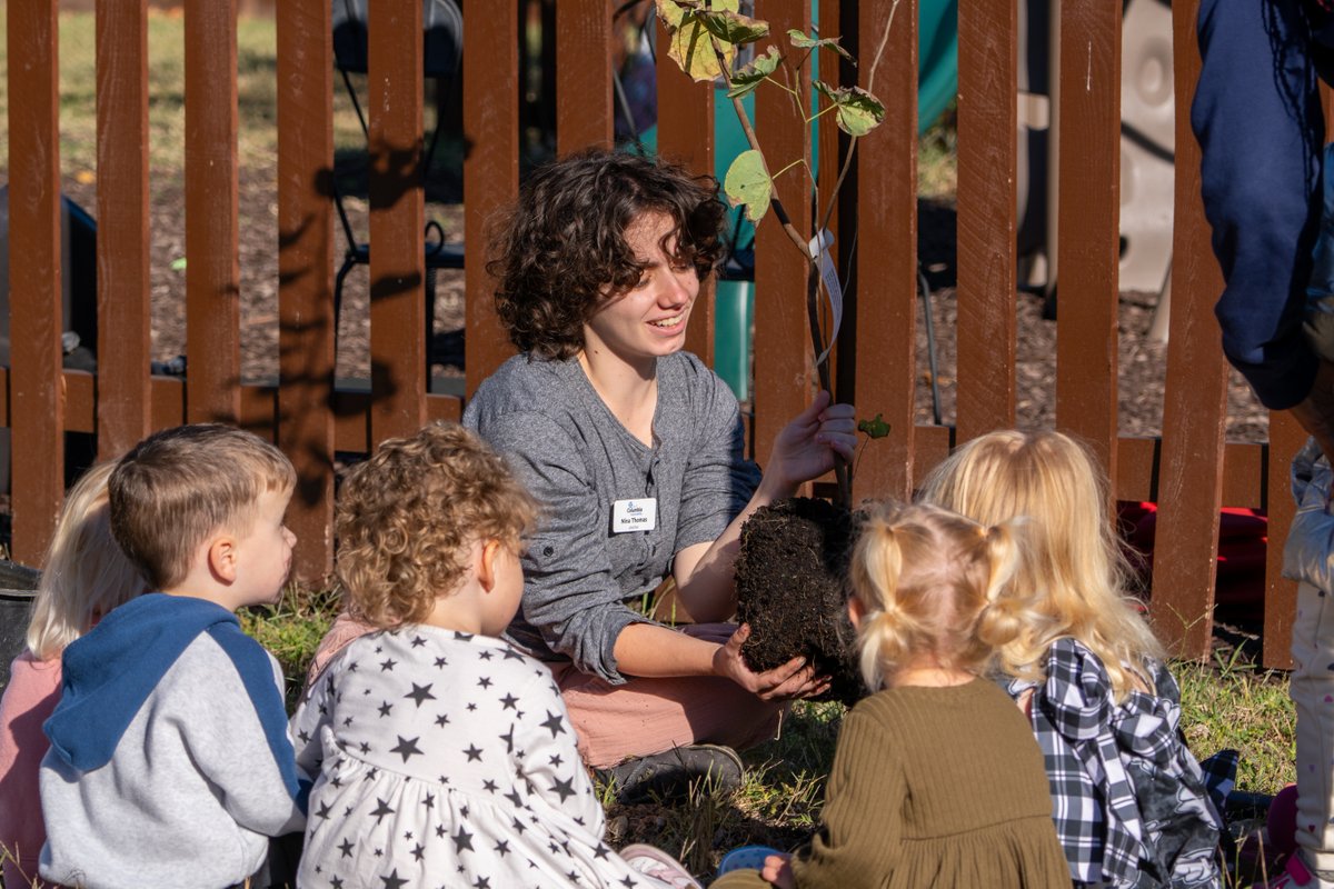 COMOSustain's tweet image. This year, the Office of Sustainability piloted CoMo Canopy — a new tree-planting program helping regrow Columbia’s canopy! 🌿

One highlight? 🌟 Students at The Language Tree Preschool helped plant trees, spread mulch, and learned how to care for them — future urban forest…