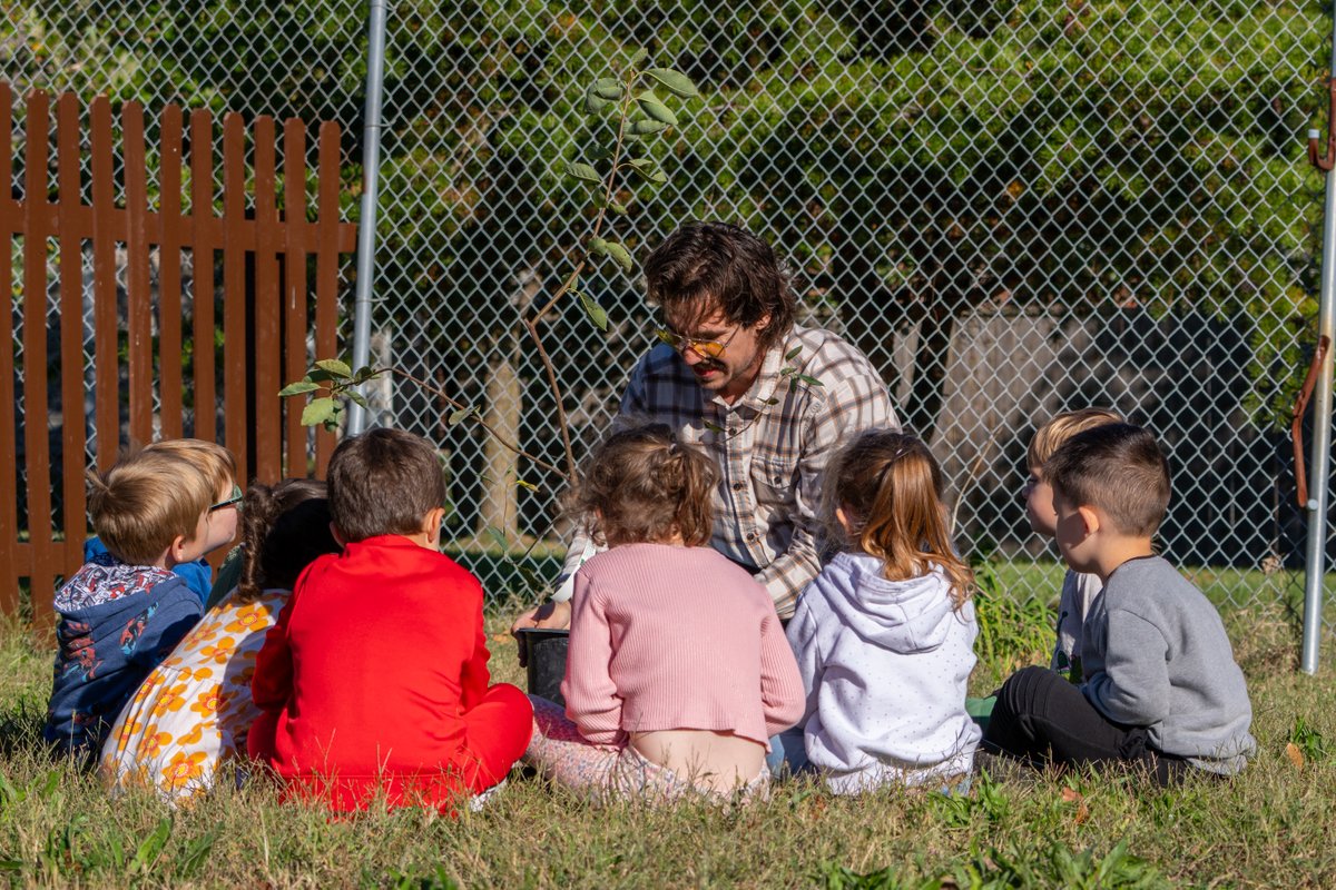 COMOSustain's tweet image. This year, the Office of Sustainability piloted CoMo Canopy — a new tree-planting program helping regrow Columbia’s canopy! 🌿

One highlight? 🌟 Students at The Language Tree Preschool helped plant trees, spread mulch, and learned how to care for them — future urban forest…
