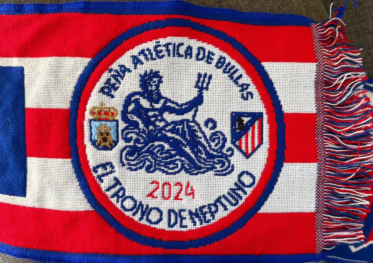 Muchísimas gracias a la <a href="/BullasAtletica/">Peña atletica de Bullas El Trono de Neptuno</a> por el regalo de ese pedazo de bufanda. Sois muy grandes.