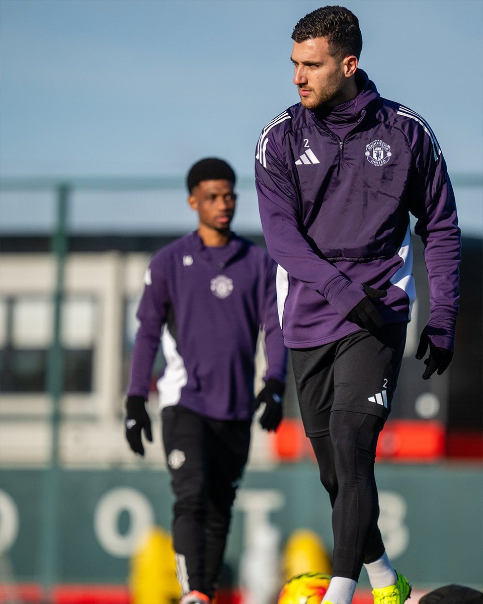 ManUtd's tweet image. Straight to it, lads 👊