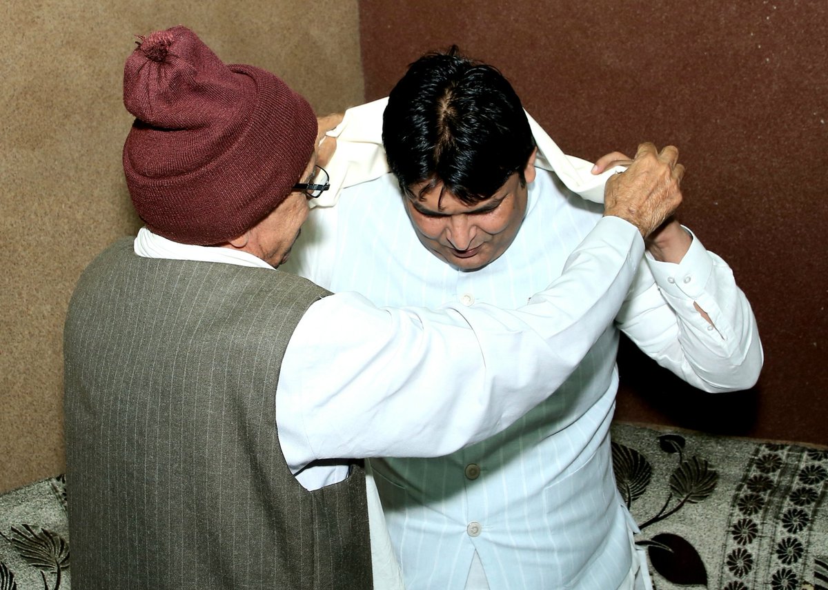 MukeshSharmaGG's tweet image. ✨ आज जींद जिले के गाँव बुवाना में पहुँचने पर गांववासियों ने स्नेह और सम्मान के साथ हार्दिक स्वागत एवं अभिनंदन किया।

🤝 गाँव के लोगों का अपनापन, बुजुर्गों का आशीर्वाद और स्नेह पाकर हृदय वास्तव में भावुक हो उठा।

🙏 समस्त गाँववासियों का हृदय से आभार व्यक्त करता हूँ।

#Jind…