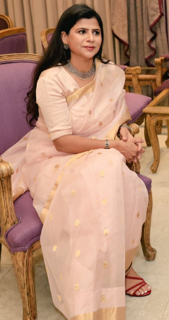sharmapurnima1's tweet photo. Some candid moments....

#CandidShots #SingleFrame https://t.co/swzwdM1sZq