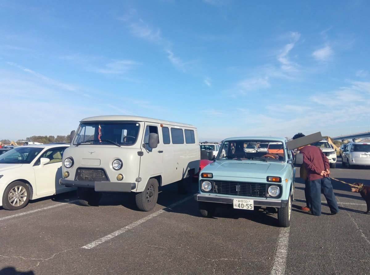 weirdshishani's tweet image. ニーヴァ乗ってみたいって方がいたんで横に乗せて会場グルグルしてたら前にブハンカが現れて急に現地になった