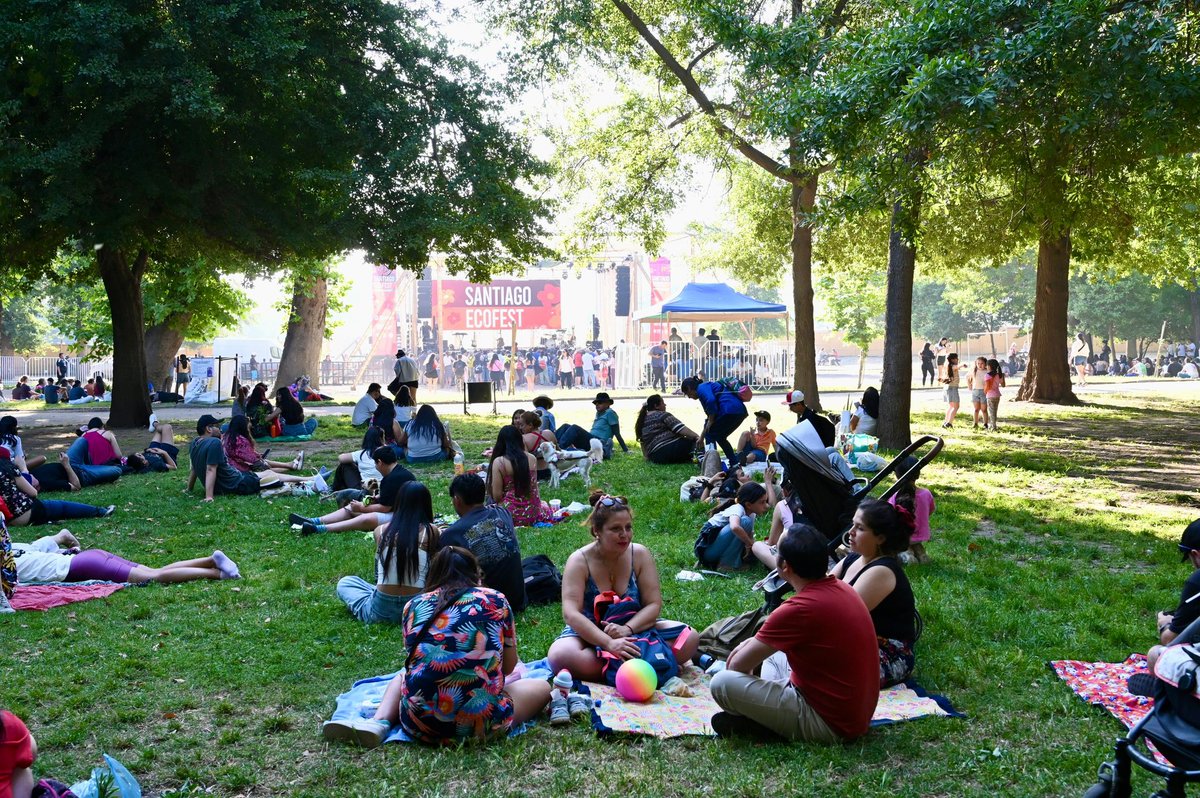 Orrego's tweet image. Recuperar la ciudad para las personas y la naturaleza para la ciudad. Excelente cierre de #Ecofest2025. Gracias a todos los barrios que se comprometen con una región más justa y más verde. Vamos por más!